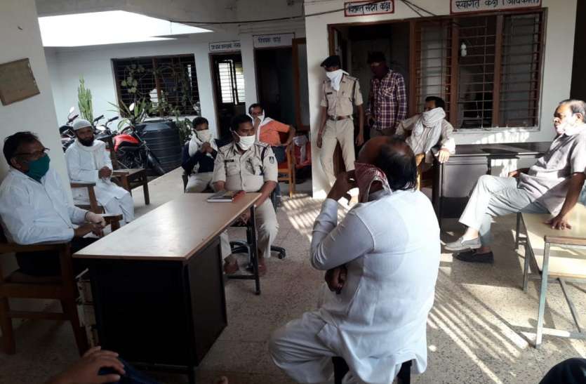 Total meeting held in Vikrampur post विक्रमपुर चौकी में टोटल लॉकडाउन को लेकर हुई बैठक