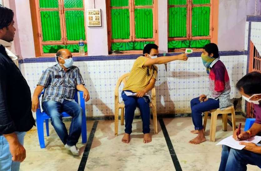 कोरोना की चेन तोडऩे में जुटे स्वास्थ्यकर्मी कोरोना की चेन तोडऩे में जुटे स्वास्थ्यकर्मी