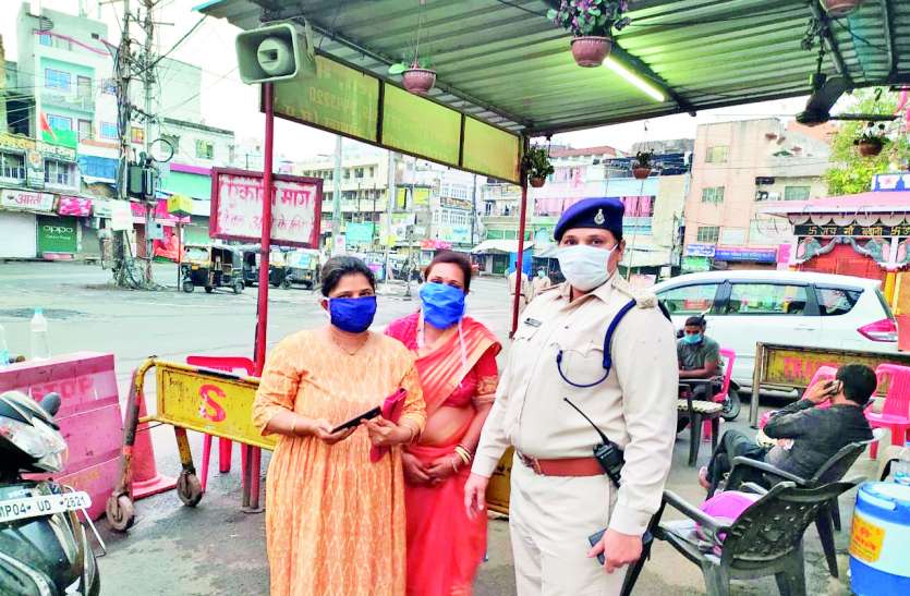 jt003_1.jpg 16-16 घंटे तक कर रहीं फील्ड में ड्यूटी, मकसद - हर हाल में कोरोना को हराना है