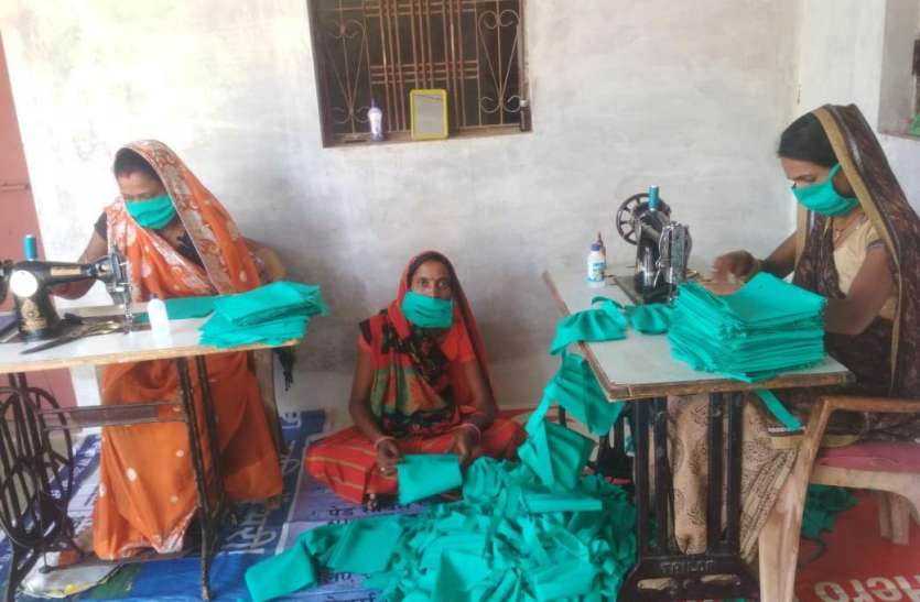 Women of SSG group are making masks #coronavirus: शक्ति निभा रहीं अहम जिम्मेदारी: अब तक स्वसहायता समूहों के माध्यम से समस्त जनपदों की ग्राम पंचायतों में 61 हजार 400 मास्क वितरित