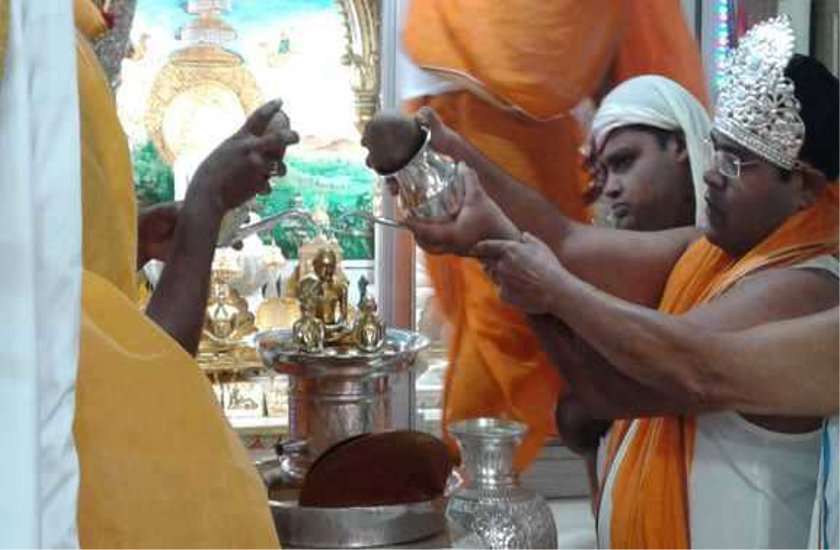 Mahavir Jayanti 2020 : जानें कुंए के ताजे जल से भगवान महावीर स्वामी का क्यों किया जाता है अभिषेक
