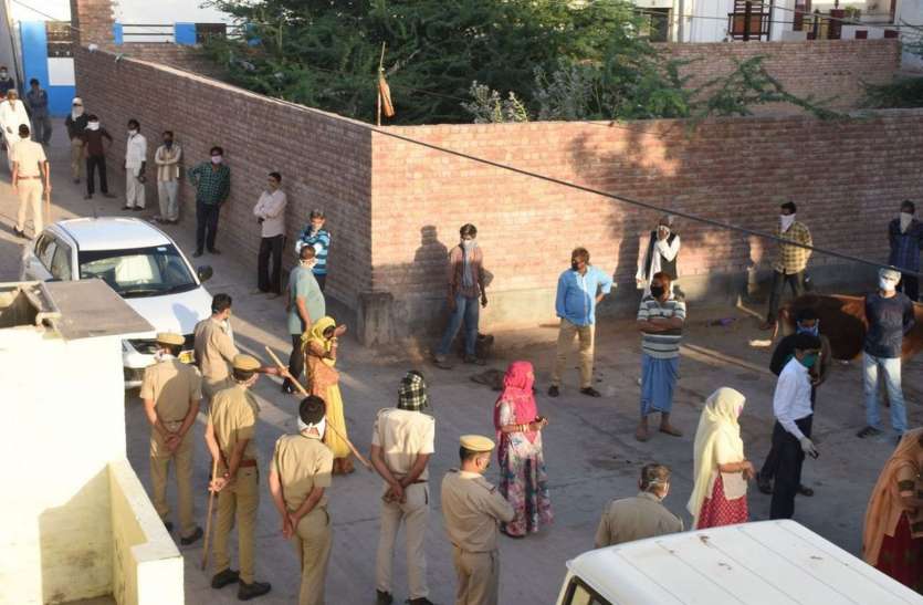 शहर में कफ्र्यू का दायरा बढ़ाया शहर में कफ्र्यू का दायरा बढ़ाया