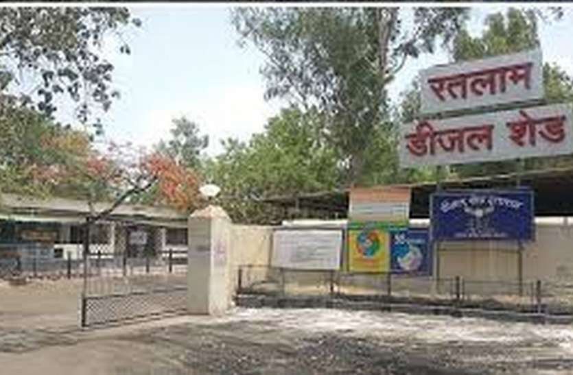 कोरोना से जंग: डीजलशेड में कर्मचारी बना रहे ऑक्सीजन सिलेंडर स्टैंड कोरोना से जंग: डीजलशेड में कर्मचारी बना रहे ऑक्सीजन सिलेंडर स्टैंड