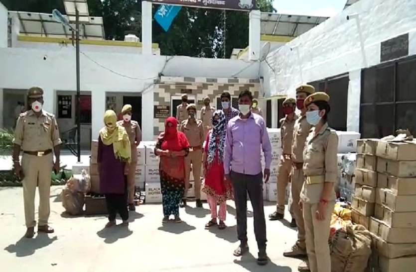 sharab.jpg Moradabad: लॉकडाउन के बीच में पुलिस ने पकड़ी अवैध शराब की बड़ी खेप, तीन महिलाएं भी शामिल