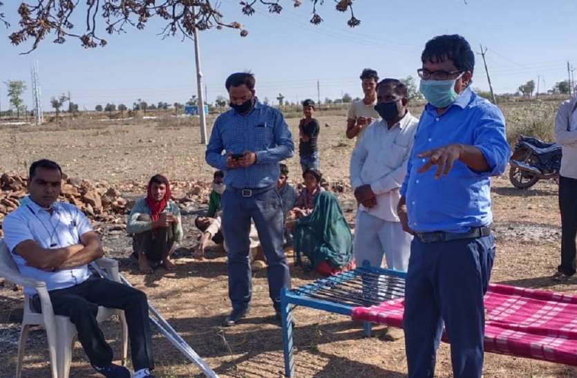 तीन आदिवासी किसानों की जमीन दबंग के चुंगल से कराई मुक्त तीन आदिवासी किसानों की जमीन दबंग के चुंगल से कराई मुक्त