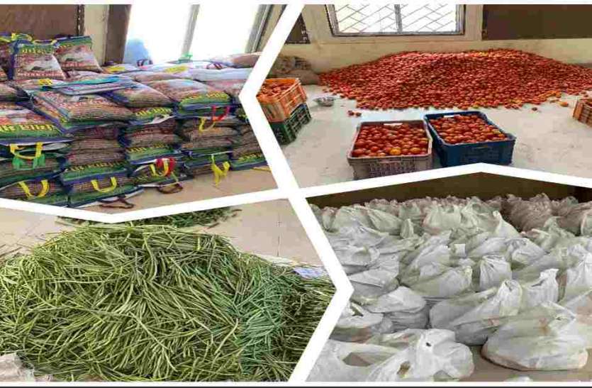 Distributed logistics materials to 101 families 101 परिवारों को रसद सामग्री वितरित की
