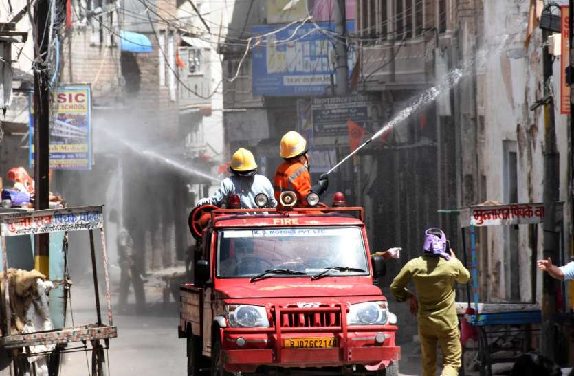 अब दमकल की चार गाडि़यां करेंगी शहर को सेनेटाइज अब दमकल की चार गाडि़यां करेंगी शहर को सेनेटाइज