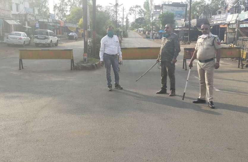 The streets are deserted, silence is spreading, people do not come out of the house all day सूनी रही सड़कें, पसरा रहा सन्नाटा, घरों से दिनभर बाहर नहीं निकले लोग