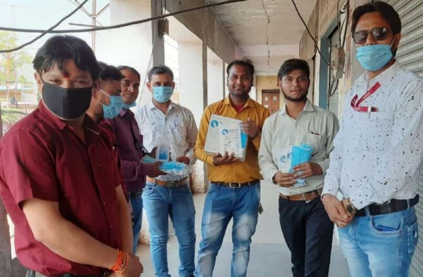 mask पत्रकारों की सुरक्षा के लिए भाजपा विधायक ने आगे बढ़ाया हाथ, उपलब्ध कराए ग्लव्स, मास्क और सैनिटाइजर