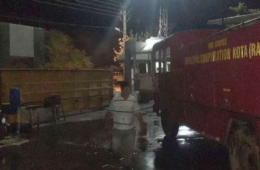 रानपुर स्थित तेल फैक्ट्री में कार्टून व बारदानें के गोदाम तेल फैक्ट्री व गेहूं की फसल में लगी आग