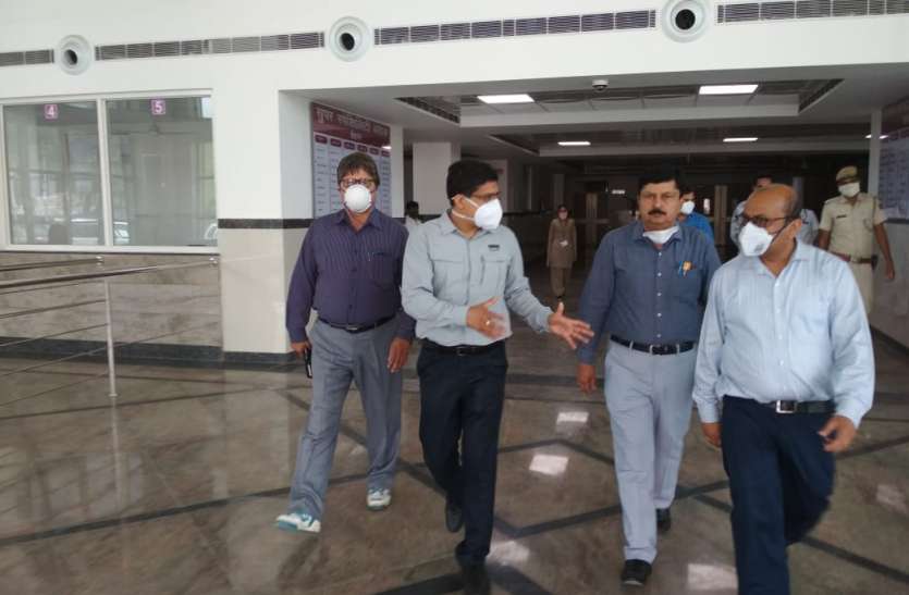 कोविड-19 के मरीजों के लिए सुपर स्पेशलिटी सेंटर पर की गई अलग व्यवस्था कोविड-19 के मरीजों के लिए सुपर स्पेशलिटी सेंटर पर की गई अलग व्यवस्था