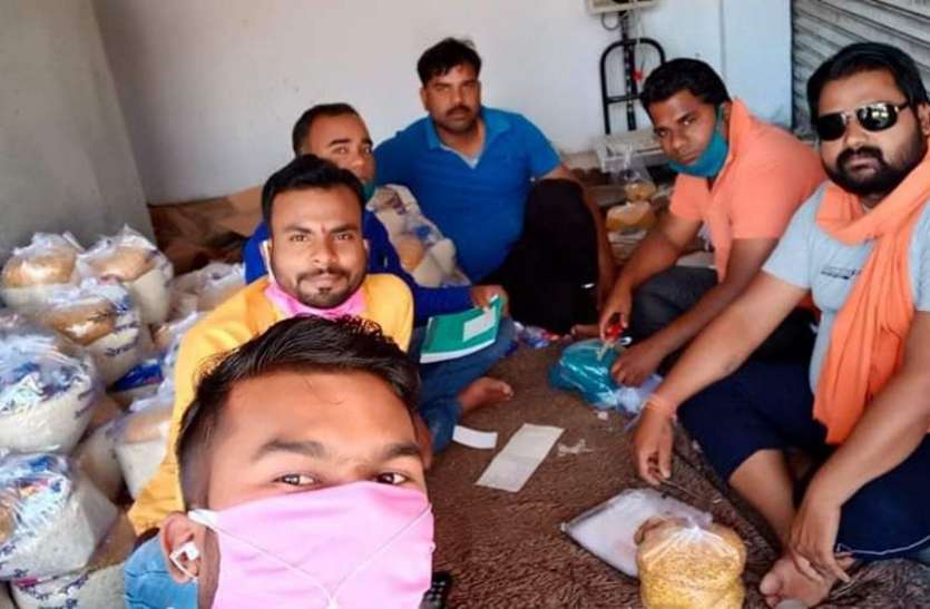 लॉकडाउन : गांवों में जरूरतमंदों के लिए शहडोलिया ग्रुप ने बढ़ाया कदम लॉकडाउन : गांवों में जरूरतमंदों के लिए शहडोलिया ग्रुप ने बढ़ाया कदम