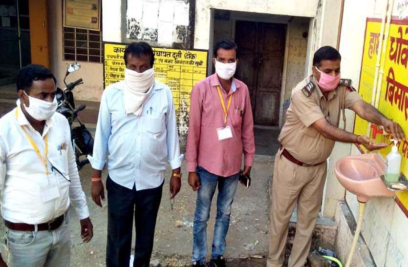 मास्क लगा, हाथ धोने पर अस्पताल व पंचायत में प्रवेश की अनुमती मास्क लगा, हाथ धोने पर अस्पताल व पंचायत में प्रवेश की अनुमती