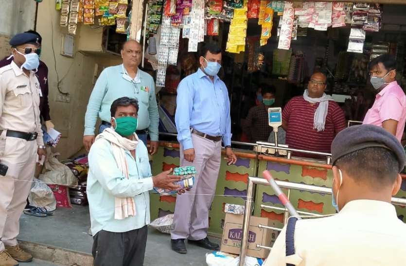 मुनाफाखोरी के खिलाफ पहली कार्रवाई बीड़ी और पाउच विक्रेता के खिलाफ! मुनाफाखोरी के खिलाफ पहली कार्रवाई बीड़ी और पाउच विक्रेता के खिलाफ!