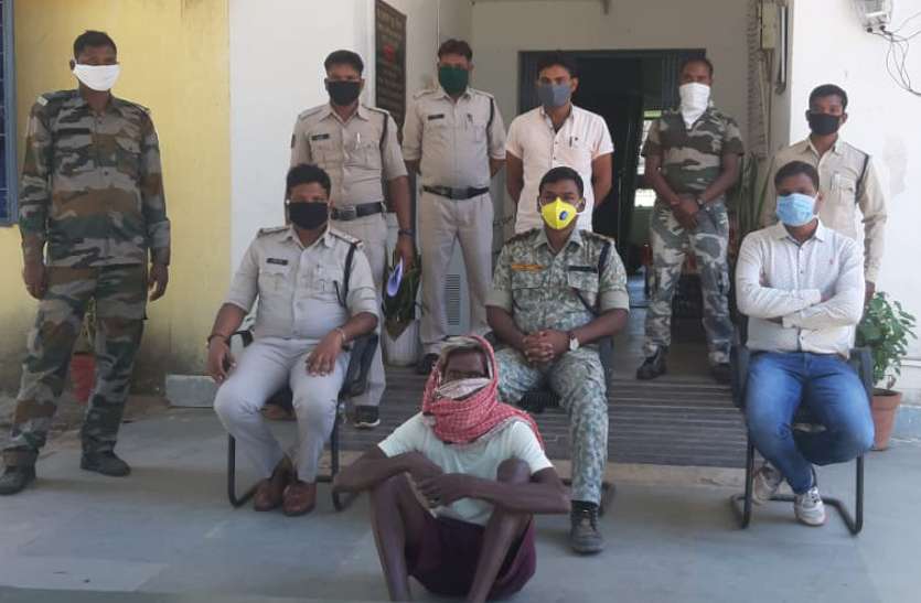 बेटा बोला- मेरा इलाज क्यों नहीं कराते हो, इतना कहकर पिता को दे दी खौफनाक मौत, पुलिस ने जंगल से किया गिरफ्तार बेटा बोला- मेरा इलाज क्यों नहीं कराते हो, इतना कहकर पिता को दे दी खौफनाक मौत, पुलिस ने जंगल से किया गिरफ्तार