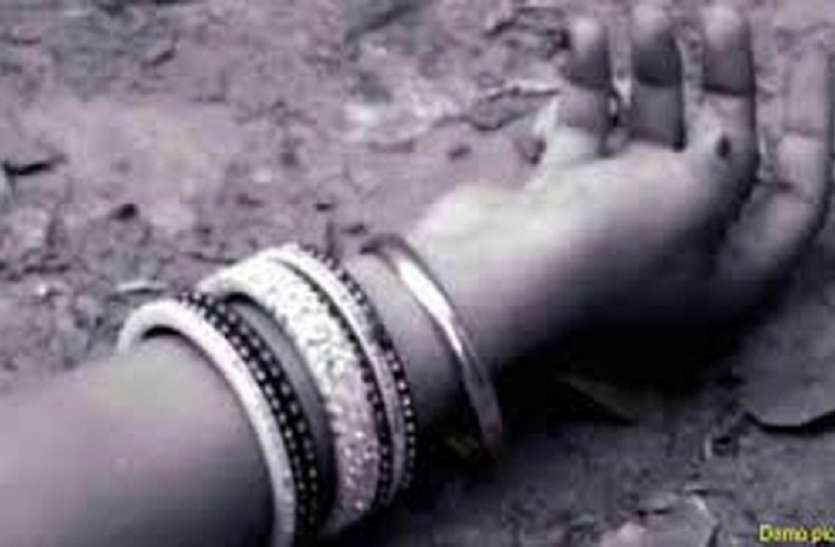 जैसे सरकारी अस्पताल के जन, वैसे ही निकले परिजन, कर दी पराई महिला की अत्येंष्टि, बाद में हुआ हंगामा जैसे सरकारी अस्पताल के जन, वैसे ही निकले परिजन, कर दी पराई महिला की अत्येंष्टि, बाद में हुआ हंगामा