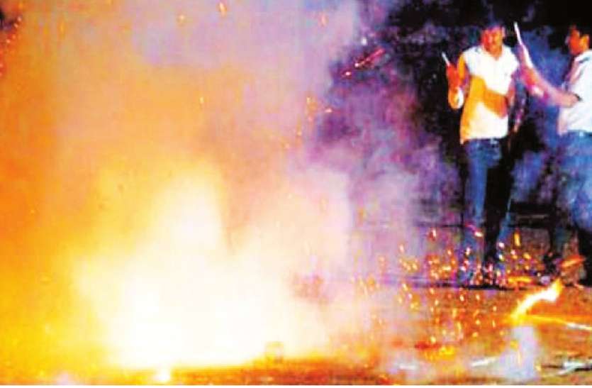 polution दीये जलाने के बाद लोगों ने जलाई आतिशबाजी, शहर में इतना बढ़ गया प्रदूषण