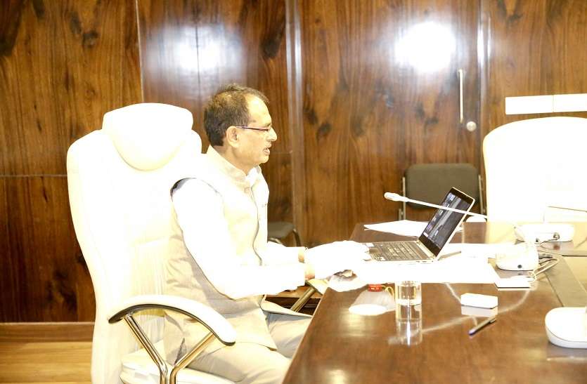 एमपी में पेंशनरों के खातों में 562 करोड़ रुपए डाले सरकार ने राज्य में एक हजार कृषि उत्पादक समूह बनेंगे, हर किसान के पास होगा केसीसी