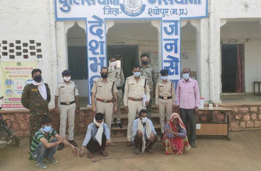 कुल्हाड़ी जब्त कर पुलिस ने हत्यारोपियो को भेजा जेल कुल्हाड़ी जब्त कर पुलिस ने हत्यारोपियो को भेजा जेल