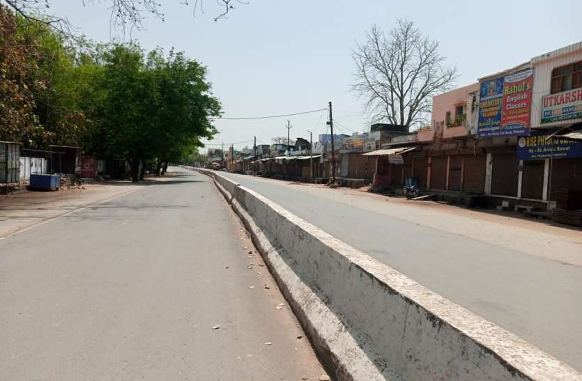 शहर से लेकर गांव तक दिखा कफ्र्यू सन्नाटा, डर के मारे घर से बाहर नहीं आए लोग शहर से लेकर गांव तक दिखा कफ्र्यू सन्नाटा, डर के मारे घर से बाहर नहीं आए लोग