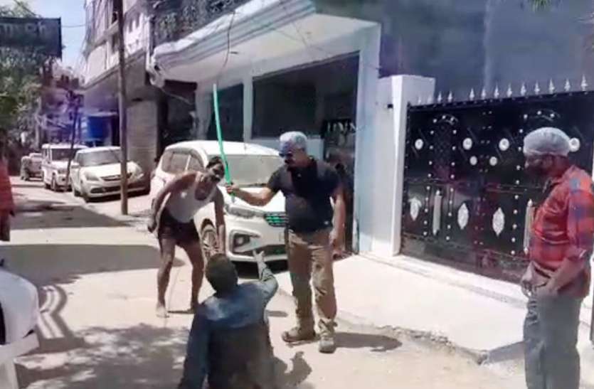 खांसी आने पर दिब्यांग को एस-10 के सदस्यों ने दी खौफनाक सजा खांसी आने पर दिब्यांग को एस-10 के सदस्यों ने दी खौफनाक सजा