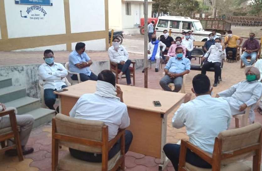 meeting corona virus -लॉकडाउन का सख्ती से पालन करने मस्जिद में लगाया ताला