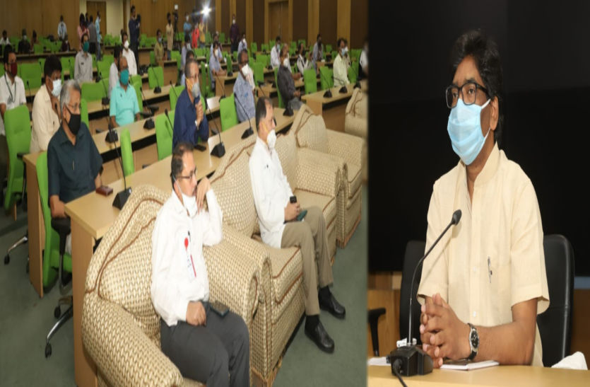 झारखंड: डॉक्टरों ने दिया लॉकडाउन अवधि बढ़ाने का सुझाव, CM ने की विस्तृत चर्चा झारखंड: डॉक्टरों ने दिया लॉकडाउन अवधि बढ़ाने का सुझाव, CM ने की विस्तृत चर्चा