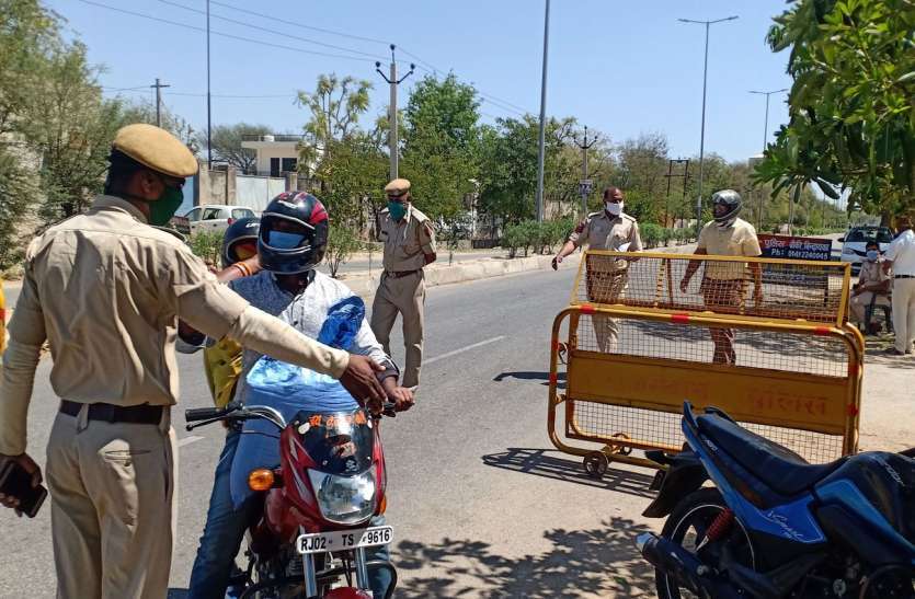 प्रतीकात्मक तस्वीर जयपुर: लॉकडाउन-कर्फ्यू तोड़ने वालों पर पुलिस कस रही शिकंजा, विभिन्न धाराओं में कर रही गिरफ्तार