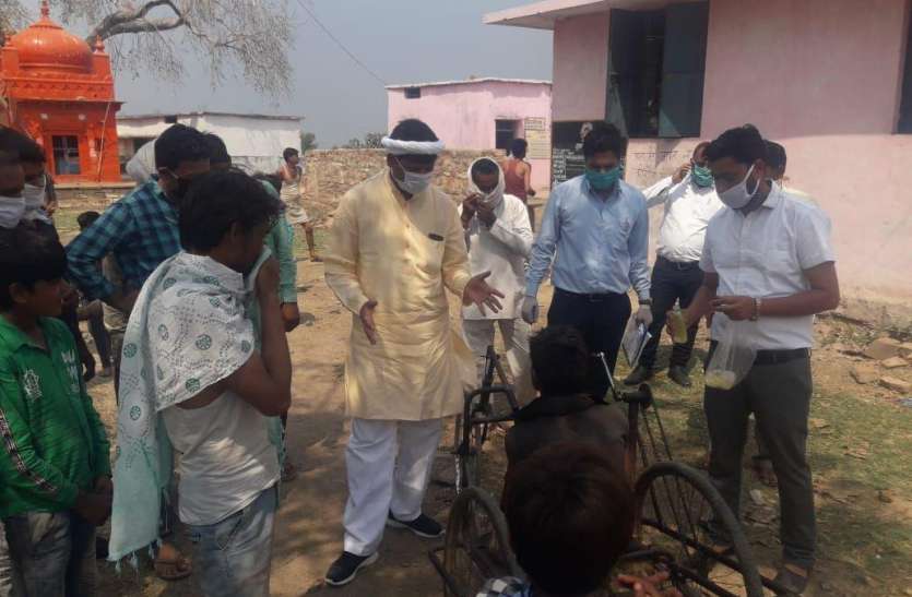 नगर के वार्डों में हुई सैनिटाइजर की बौछार, किया गया सैनिटाइज नगर के वार्डों में हुई सैनिटाइजर की बौछार, किया गया सैनिटाइज