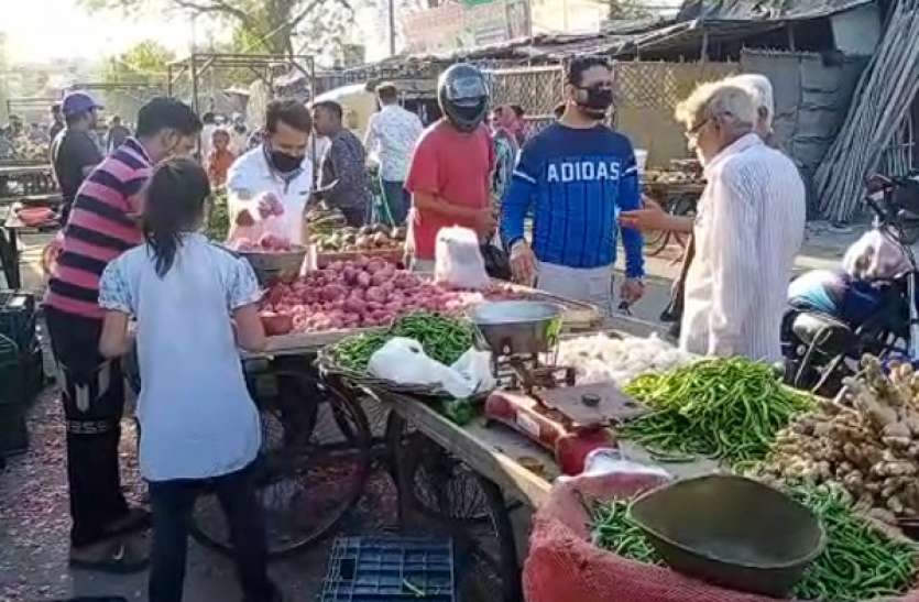 Increase in market time, purchase of vegetable is not possible थोक मंडी का प्रशासन और बढ़ाए समय, नहीं हो पा रही है पूरी सब्जी की खरीदी