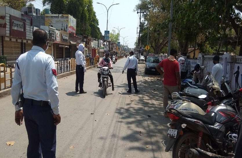 मुख्यमंत्री ने लॉकडाउन के दौरान दिन-रात ड्यूटी दे रहे पुलिस कर्मियों से टेलीफोन पर जाना हालचाल मुख्यमंत्री ने लॉकडाउन के दौरान दिन-रात ड्यूटी दे रहे पुलिस कर्मियों से टेलीफोन पर जाना हालचाल