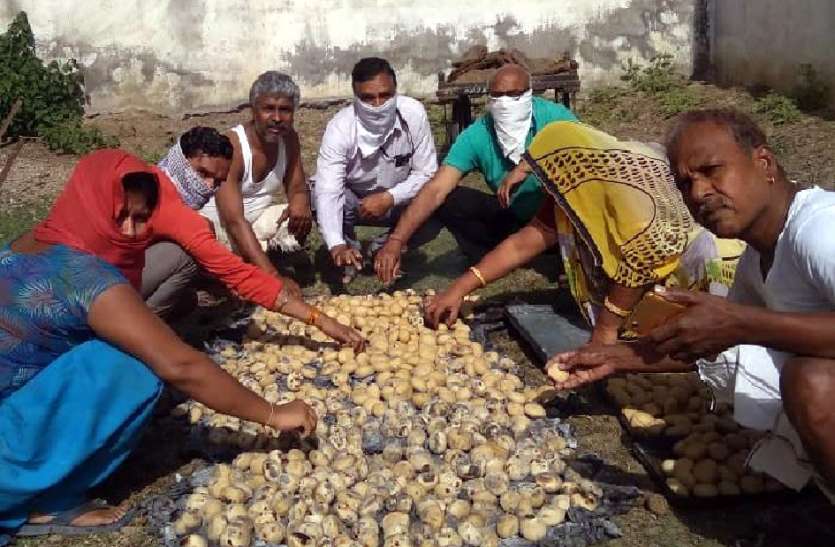 लॉकडाउन में जरूरतमंदों को भोजन ही सबसे बड़ा पुण्य का काम लॉकडाउन में जरूरतमंदों को भोजन व मदद करना ही सबसे बड़ा पुण्य का काम