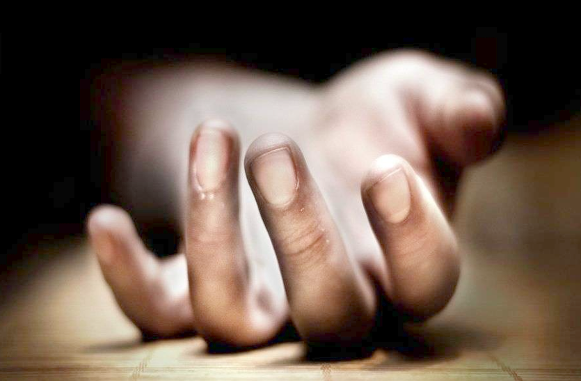 एक ही परिवार के 3 बच्चों की मौत से दहशत, Covid-19 रिपोर्ट का इंतजार एक ही परिवार के 3 बच्चों की मौत से दहशत, Covid-19 रिपोर्ट का इंतजार