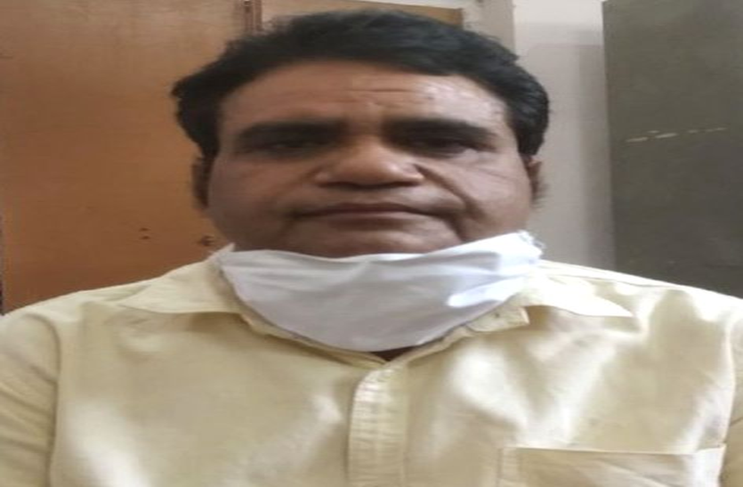 #CoronaKeKarmvir: कोरोना के कर्मवीर ने ले रखा है यह अनूठा संकल्प #CoronaKeKarmvir: कोरोना के कर्मवीर ने ले रखा है यह अनूठा संकल्प