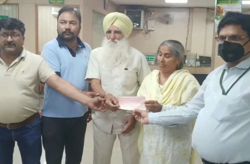 meerut Coronavirus: कोरोना से जंग के लिए रिटायर्ड फौजी ने दान की जीवन भर की जमा पूंजी, देश के लोगों से की ये अपील