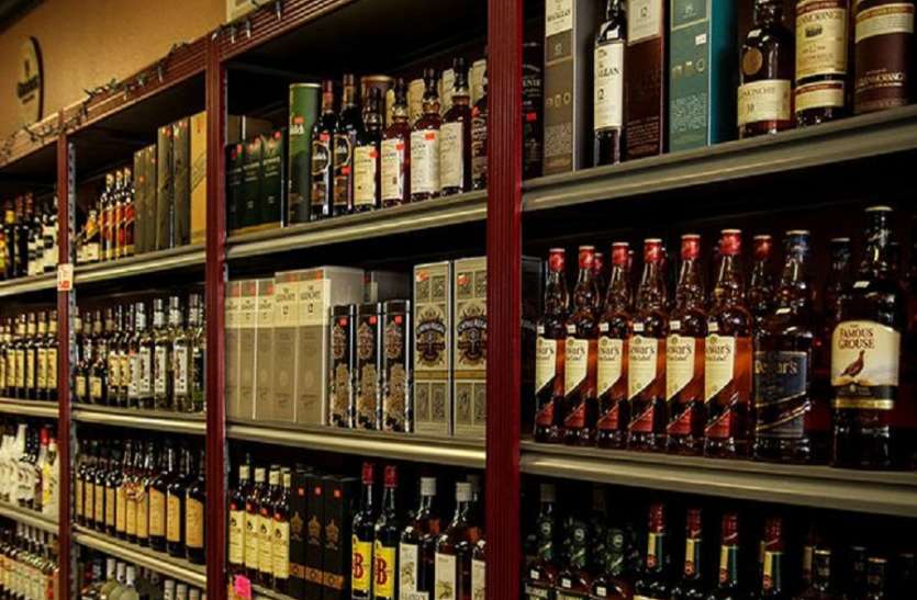 Liquor shifted from many outlets to depots following Robbery cases तस्माक दुकानों में चोरी के बढ़ते मामलों के बाद सुरक्षा बढ़ाई