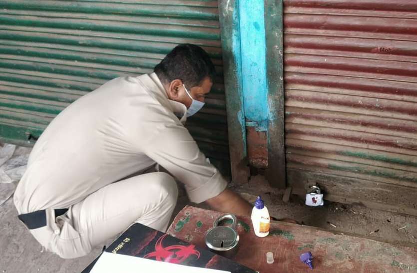 Police gave raid, illegal liquor confiscated पुलिस ने दी दबिश, अवैध शराब जब्त, दुकान सील