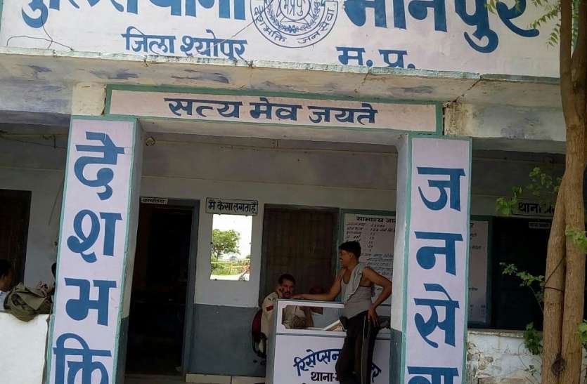 खेत पर गए बच्चे,पिता ने घर में लगा ली फांसी खेत पर गए बच्चे,पिता ने घर में लगा ली फांसी