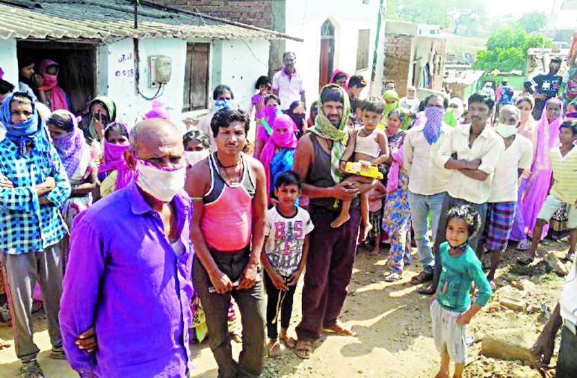 Lockdown: less access to poor, more publicity on social media Lockdown: गरीबों तक पहुंच कम, सोशल मीडिया पर प्रचार ज्यादा