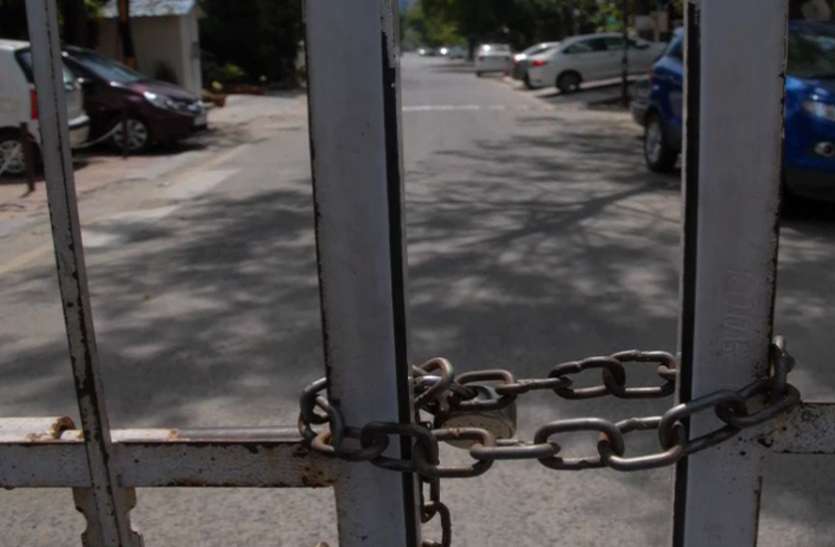 noida.jpg ग्राउंड रिपोर्ट: सीलिंग के दौरान चरमराई व्यवस्था, लोगों को दूध और जरूरी सामान की किल्लत