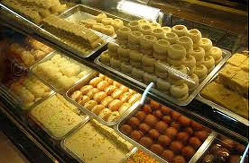 Million rupees sweets and mawa spoiled in bhilwara लाखों रुपयों की मिठाई और मावा खराब