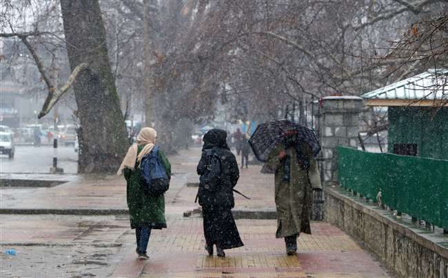 06_01_2020-srinagar-light-snowfall_19911016_161247111.jpg