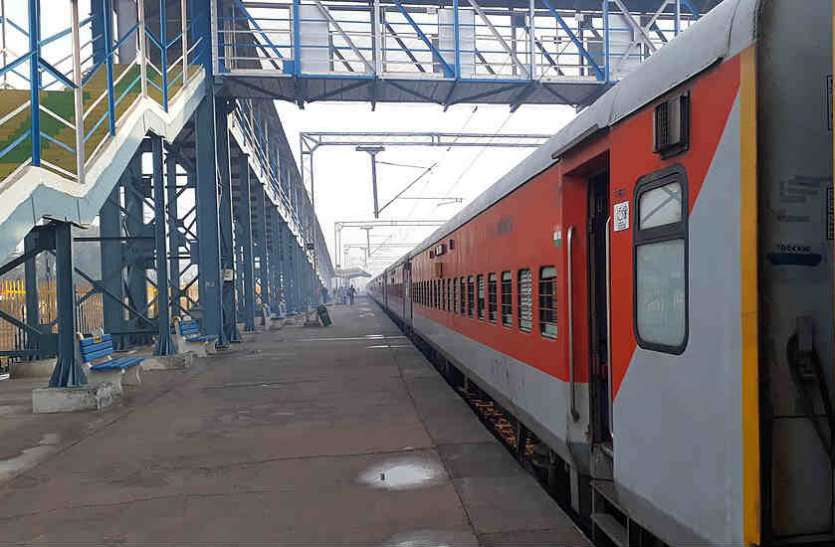 people_called_railway_helpline_in_lockdown.jpg 3 मई तक नहीं चलेगी कोई ट्रेन, रिफंड मिलेगा इस तरह