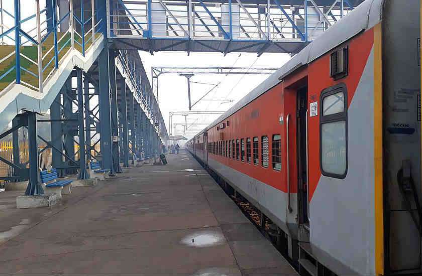 people_called_railway_helpline_in_lockdown.jpg
