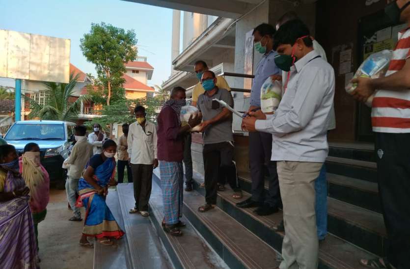लॉकडाउन: दुकानों में रखे 40 लाख के केक और पेस्ट्री बर्बाद लॉकडाउन: दुकानों में रखे 40 लाख के केक और पेस्ट्री बर्बाद