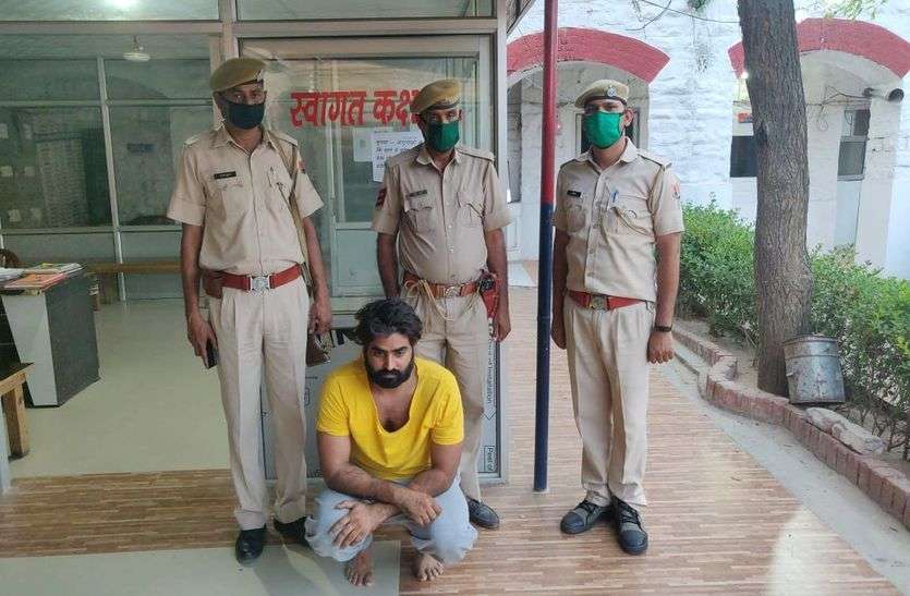 पुलिस पीपीई किट (PPE Kit) पहनकर पहुंची इस कुख्यात गैंगस्टर के गुर्गे को दबोचने पुलिस पीपीई किट (PPE Kit) पहनकर पहुंची इस कुख्यात गैंगस्टर के गुर्गे को दबोचने
