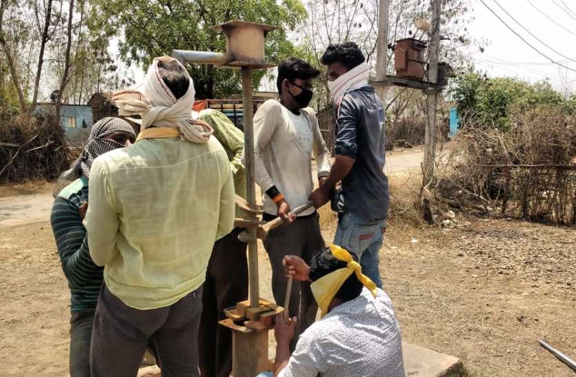 पीएचई विभाग ने कर्मचारियों को कोरोना संक्रमण से बचने उपलब्ध नहीं कराए संसाधन पीएचई विभाग ने कर्मचारियों को कोरोना संक्रमण से बचने उपलब्ध नहीं कराए संसाधन