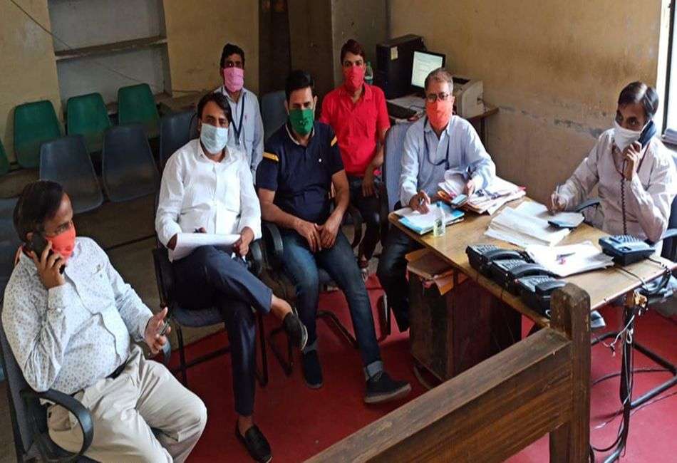 दौसा साइलेंट हीरो : वॉर रूम से कोरोना जंग में निभा रहे भागीदारी