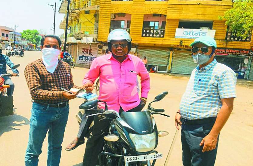 मास्क नहीं पहनने पर 50 लोगों के खिलाफ हुई कार्रवाई मास्क नहीं पहनने पर 50 लोगों के खिलाफ हुई कार्रवाई