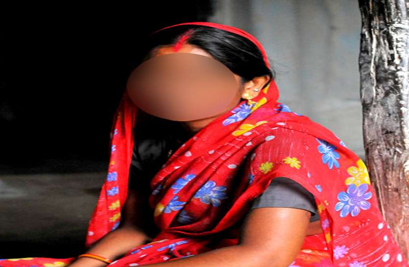 कोरोना लॉकडाउन में कमरे से निकल रहा था धुआं, जब बच्चों ने देखा तो 80% जल चुकी थी मां कोरोना लॉकडाउन में कमरे से निकल रहा था धुआं, जब बच्चों ने देखा तो 80% जल चुकी थी मां